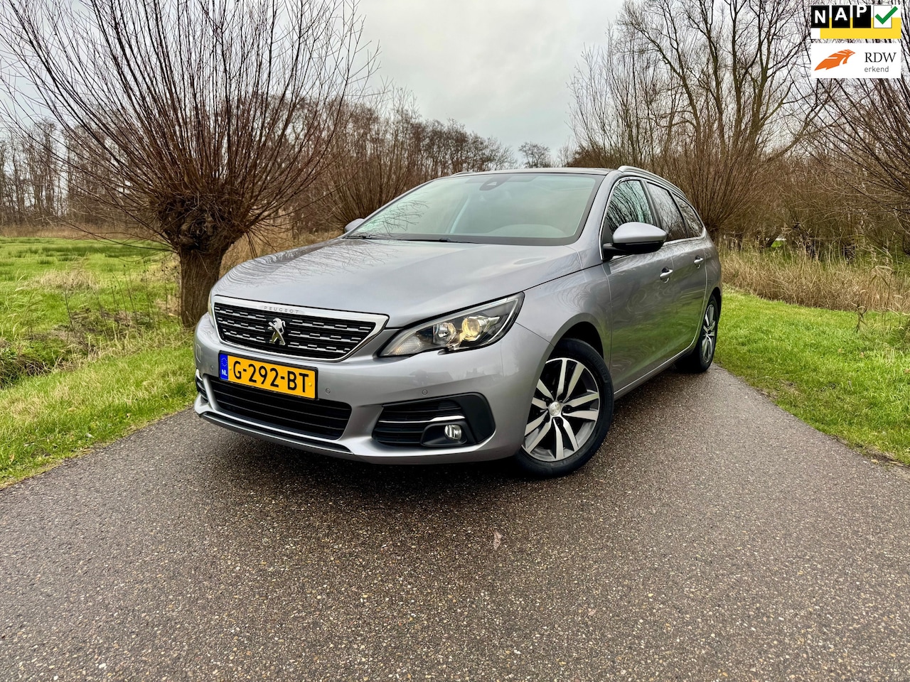 Peugeot 308 SW - 1.2 PureTech Blue Lease Premium / 1ste Eigenaar / Navigatie / Panorama dak / Lm Velgen / C - AutoWereld.nl