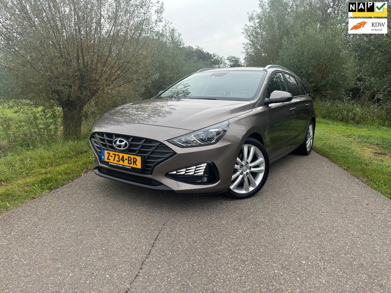 Hyundai i30 - 1.0 T-GDi MHEV Com Smart / Incl BTW / Automaat / Airco / Apple Carplay / Navigatie / Camer - AutoWereld.nl