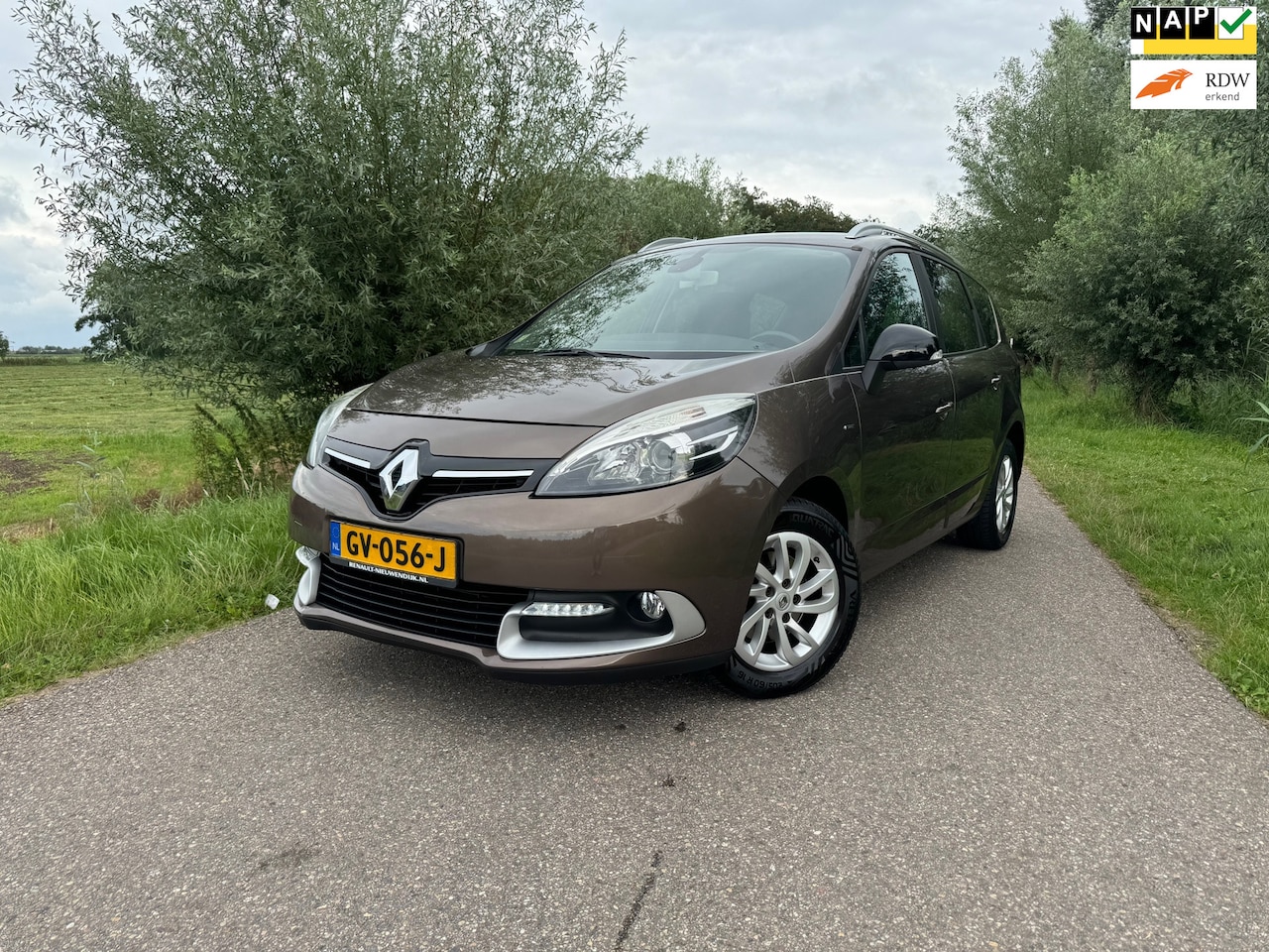 Renault Grand Scénic - 1.2 TCe Limited / Navigatie / Climate Control / Cruise Control / LM Velgen / PDC achter - AutoWereld.nl