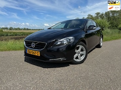 Volvo V40 - 1.6 D2 Momentum / 1 eigenaar / Airco / Navigatie / Cruise Control / Goed Onderhoud / LMV 1