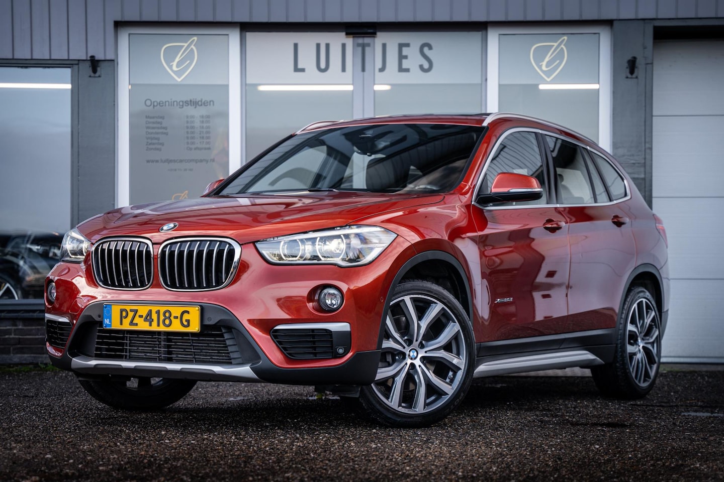 BMW X1 - XDrive20i High-Executive I Pano-dak I Leder I Head-up I NL-auto I 1e-eig. I Dealer-onderho - AutoWereld.nl