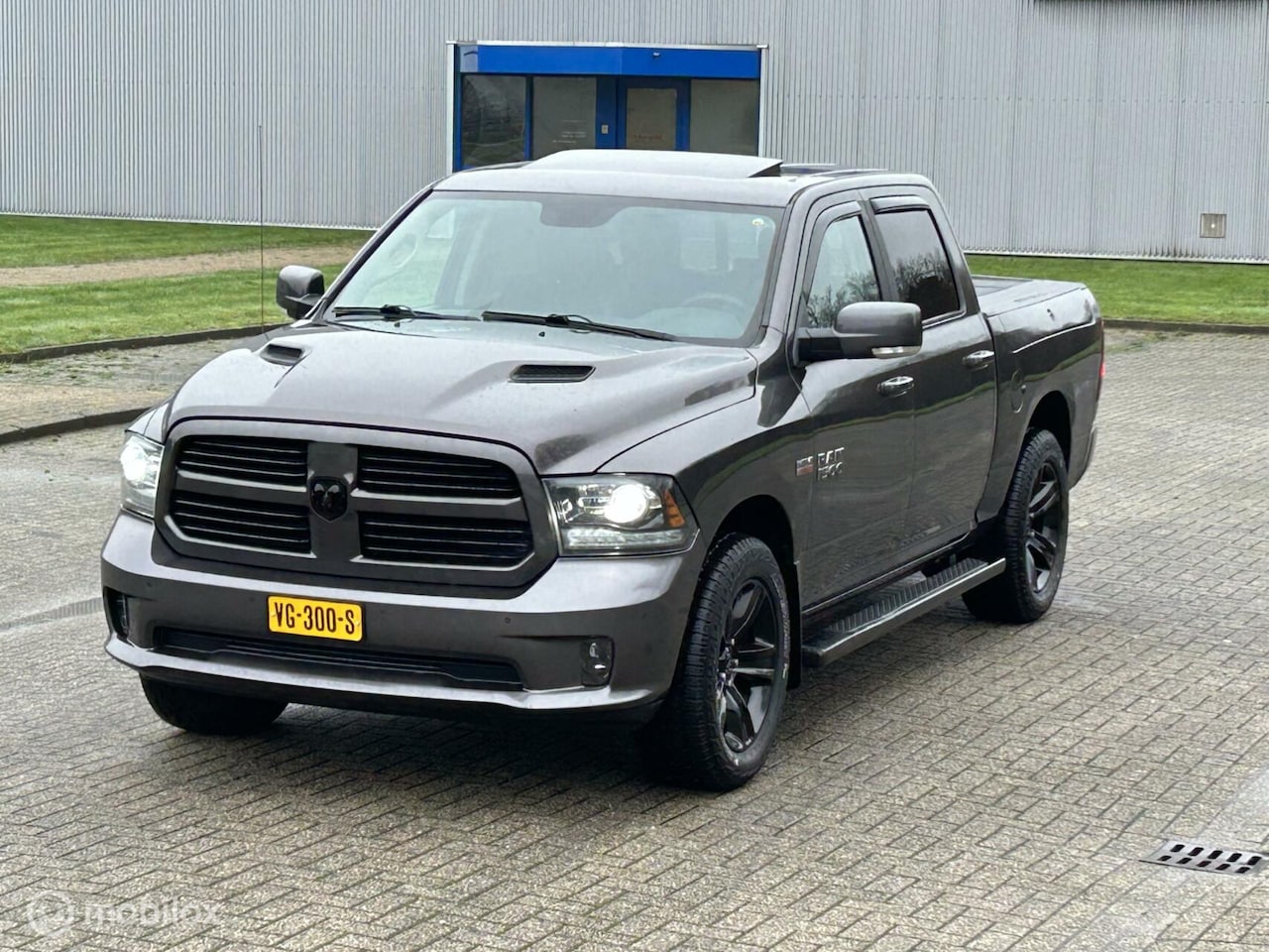 Dodge Ram 1500 - 4X4 5.7 V8 4x4 Crew Cab 5'7 sport edition - AutoWereld.nl