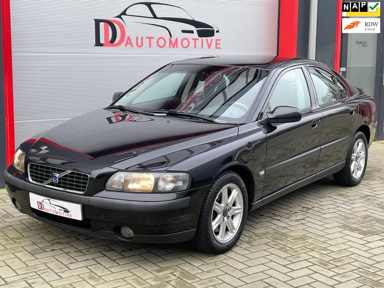 Volvo S60 - 2.4 T AUTO/200PK/CRUISE/AIRCO/APK/NAP/ORGNL - AutoWereld.nl