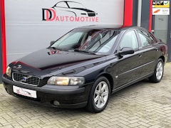 Volvo S60 - 2.4 T AUTO/200PK/CRUISE/AIRCO/APK/NAP/ORGNL