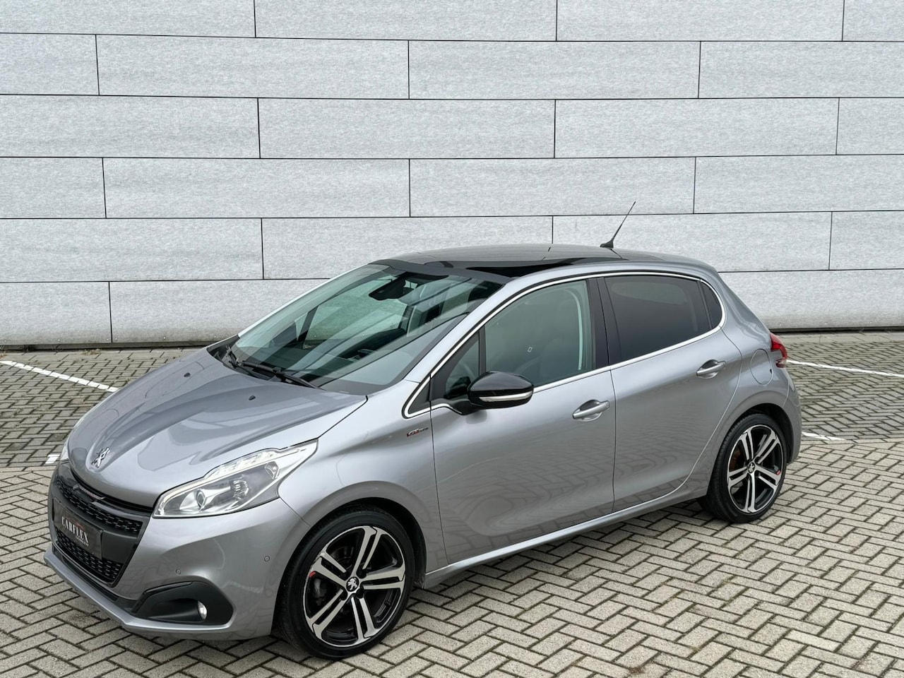 Peugeot 208 - 1.2 PureTech GT-Line PANO/NAVI/LED - AutoWereld.nl