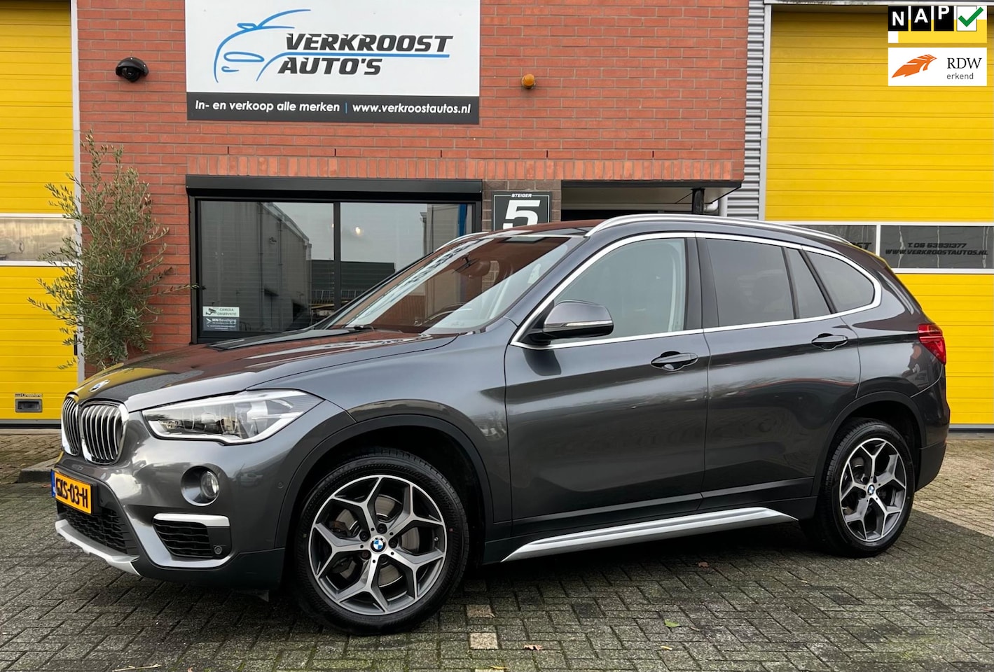 BMW X1 - XDrive20i High Executive. camera. stoelverwarming. leder - AutoWereld.nl