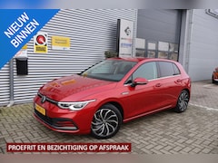 Volkswagen Golf - 1.5 R-Line Style |150PK |PDC |LMV |Camera |Stuur+StoelHeating |Carplay |IQ-Light Camera Ma