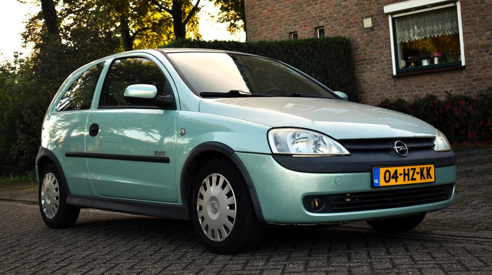 Opel Corsa - 1.4-16V Elegance MET AIRCO, CENTRALE VERGENDELING EN MEER! - AutoWereld.nl