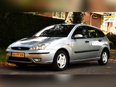 Ford Focus - 1.6-16V Futura MET LEDEREN BEKLEDING, L.M. VELGEN, AIRCO EN MEER