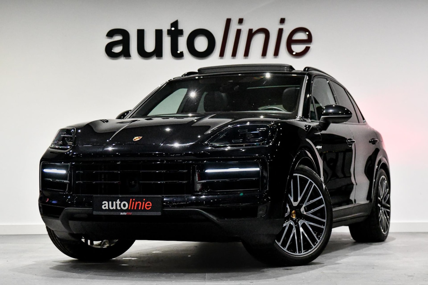 Porsche Cayenne - 3.0 E-Hybrid. Nw Model, Chrono, Luchtvering, Pano, Memory, ACC, Camera, Trekhaak, Sfeer! - AutoWereld.nl