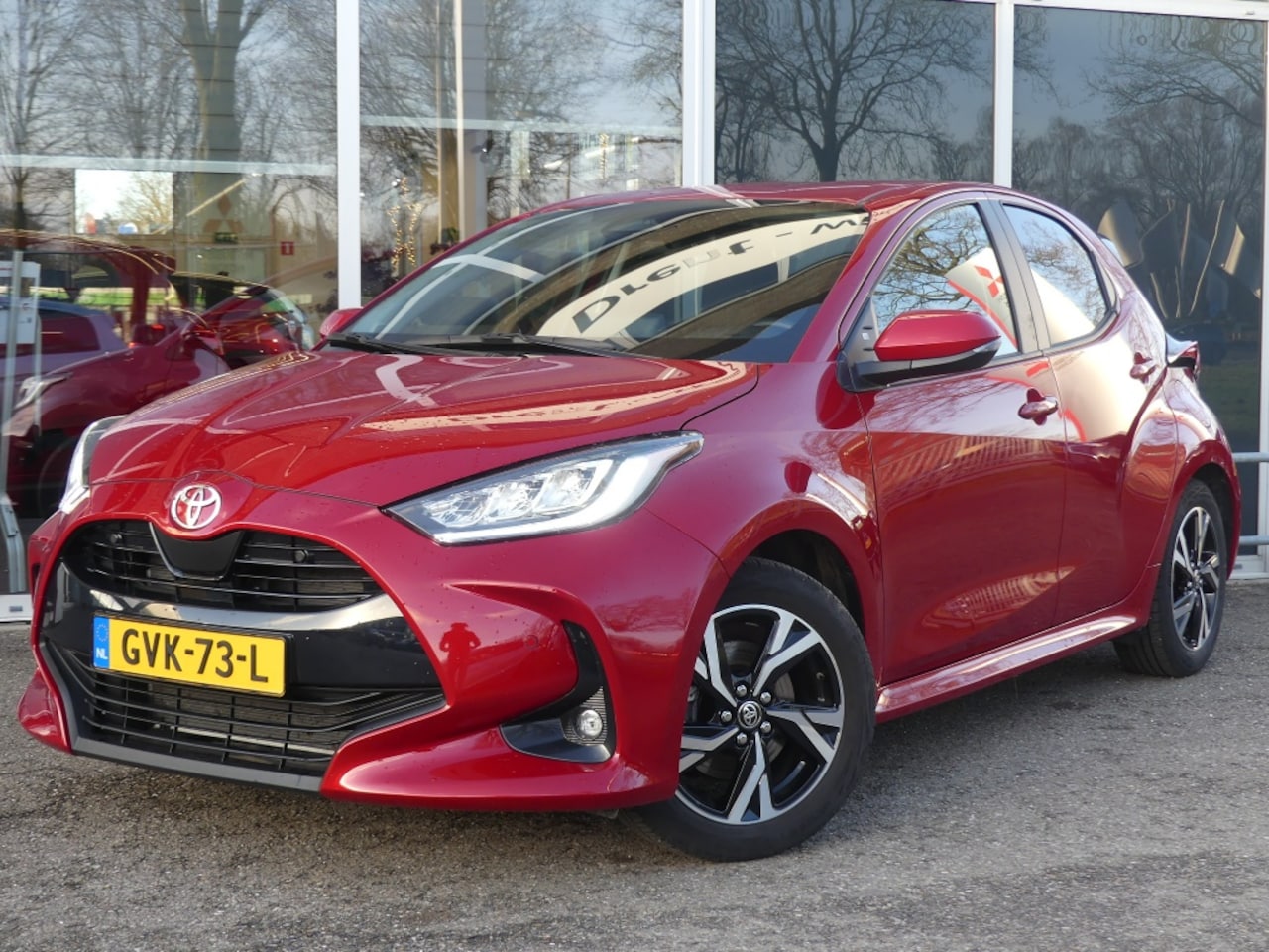 Toyota Yaris - 1.5 Hybrid 115 Executive Limited | Parkeersensoren | Dodehoekdet - AutoWereld.nl