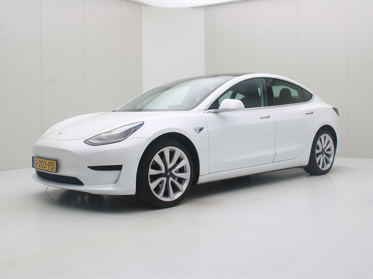 Tesla Model 3 - Standard RWD Plus [ AUTOPILOT+19" LMV+60 kWh+PREMIUM AUDIO ] - AutoWereld.nl