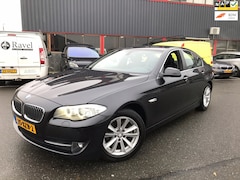 BMW 5-serie - 520i High Executive / LEER / SP VLG / HAND GESCHAKELD /