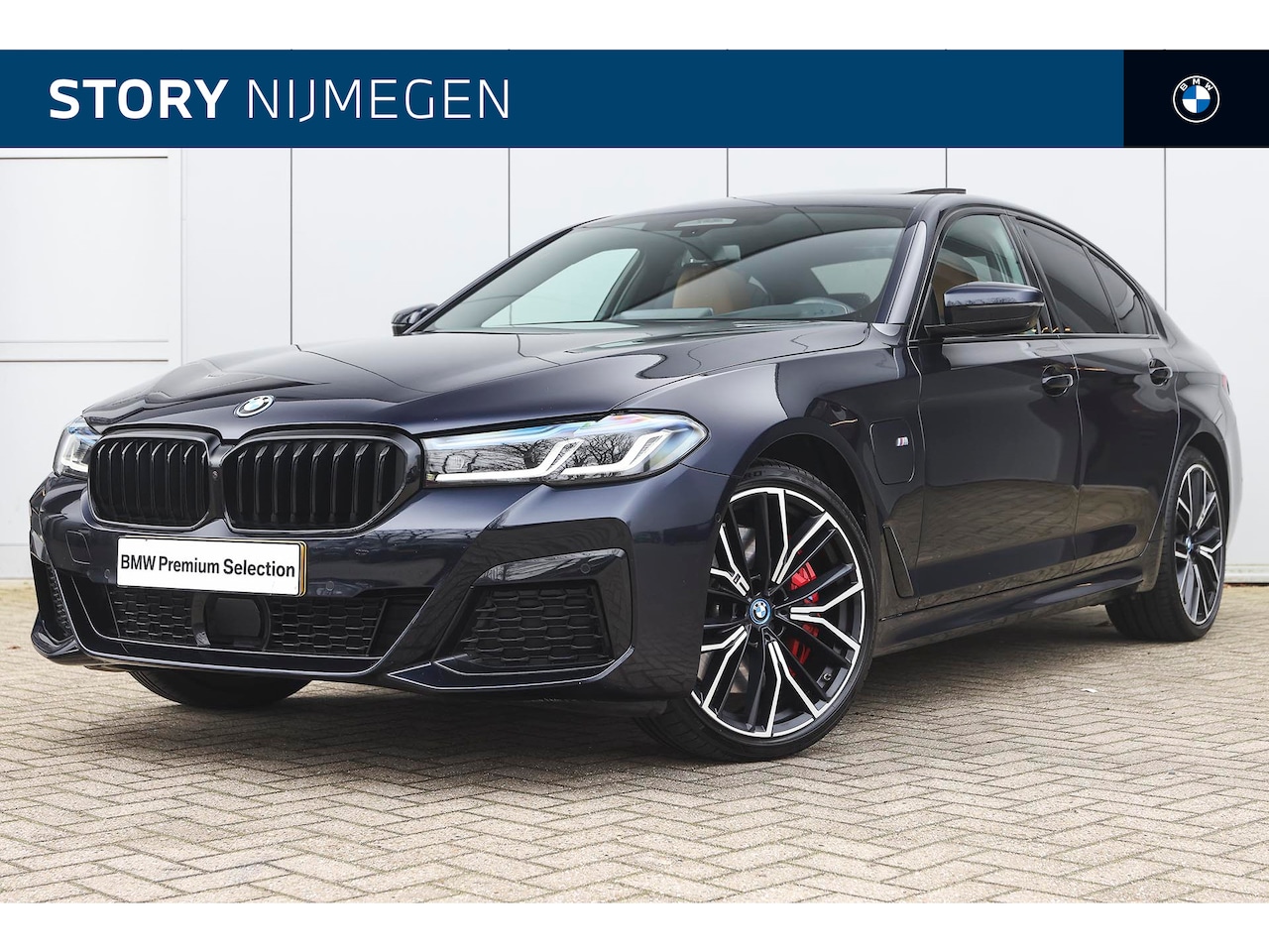 BMW 5-serie - 545e xDrive High Executive M Sport Automaat / Schuif-kanteldak / Laserlight / Stoelventila - AutoWereld.nl