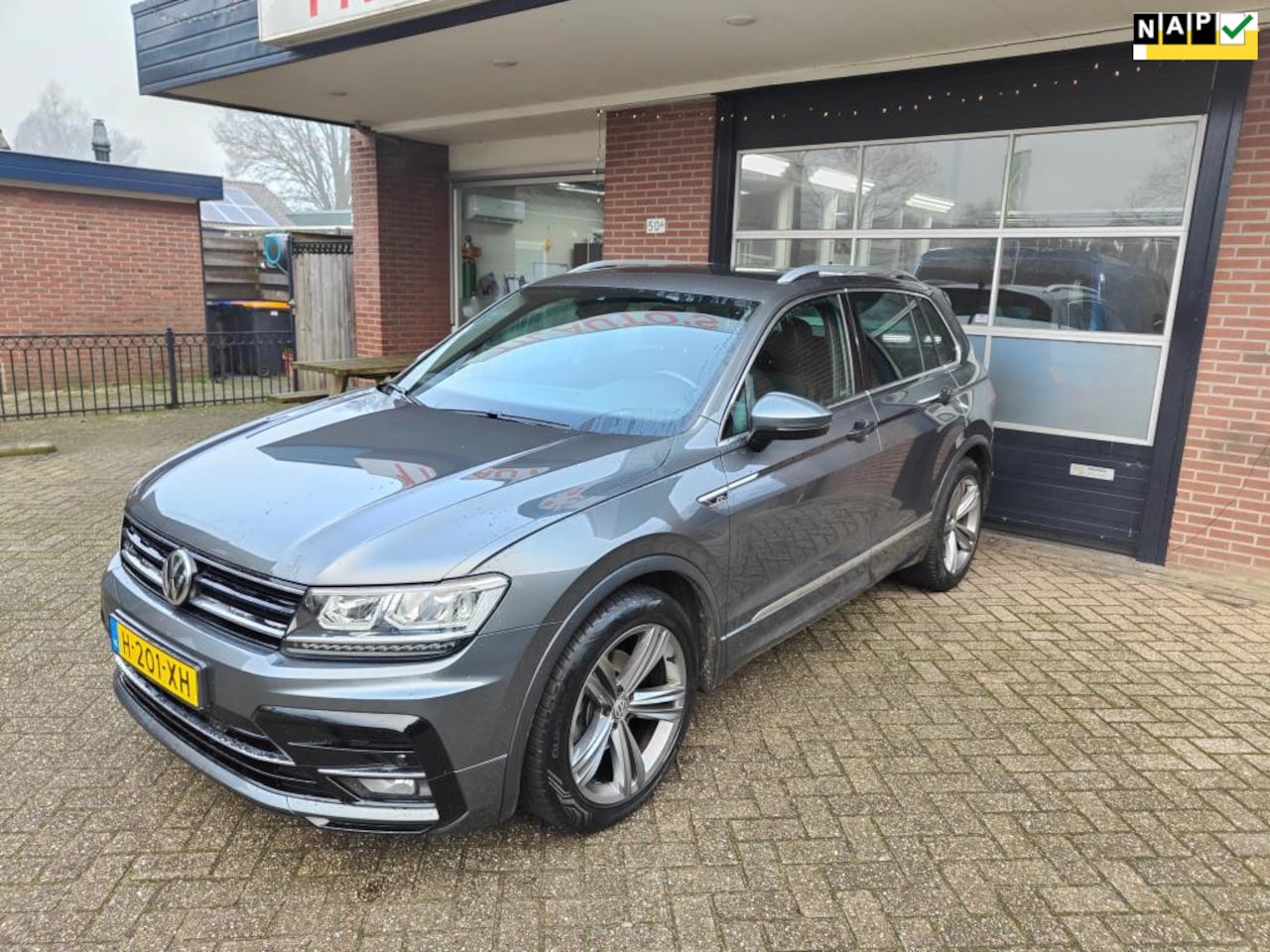 Volkswagen Tiguan - 1.5 TSI ACT Highline Business R 1.5 TSI ACT Highline Business R, Clima, Cruise, Trekhaak, Virtual, ACC, PDC, BTW, NAP - AutoWereld.nl