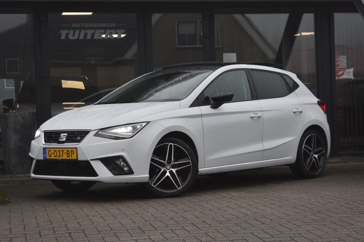 Seat Ibiza - 1.0 TSI FR | VIRTUAL COCKPIT | STOELVERWARMING | BEATS | KEYLESS | APPLE CARPLAY | ANDROID - AutoWereld.nl