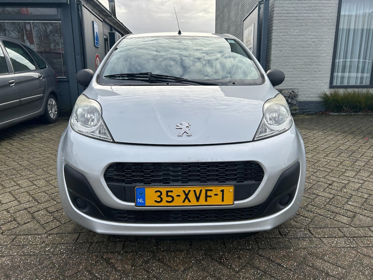 Peugeot 107 - 1.0 Blue Lease Airco 5 drs APK 4-8-2025 nieuw model - AutoWereld.nl