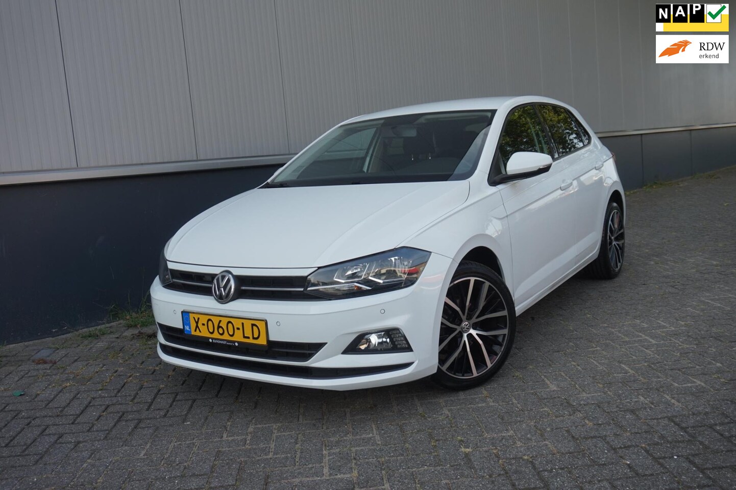 Volkswagen Polo - 1.0 TSI ComfortlineAirco nieuwe apk Nette auto - AutoWereld.nl