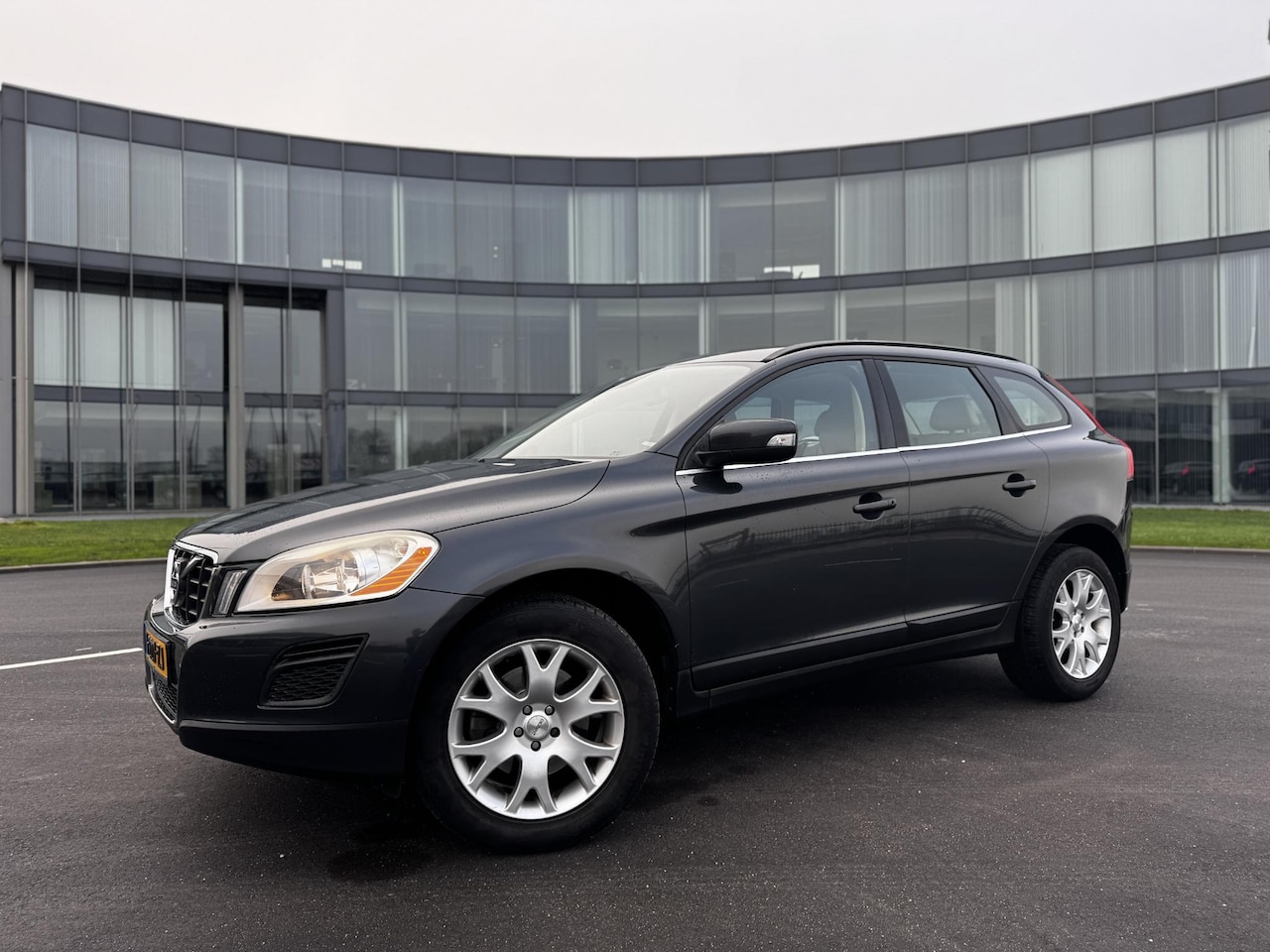 Volvo XC60 - 2.4 D5 AWD Kinetic Scherpe meeneemprijs incl. nieuwe APK - AutoWereld.nl