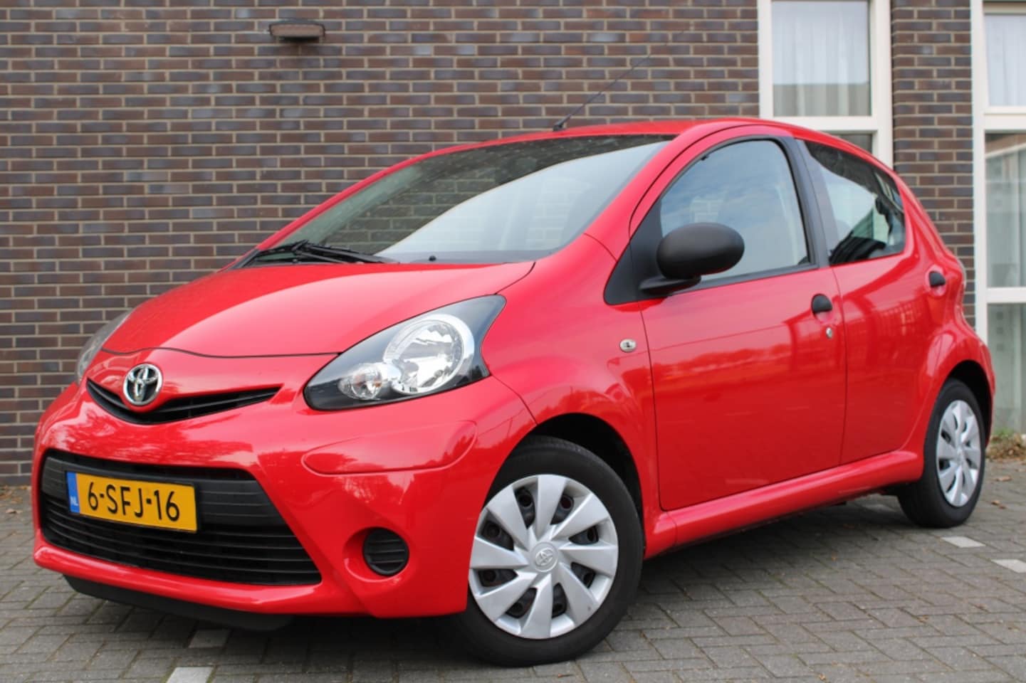 Toyota Aygo - 1.0 VVT-i Now-5 drs-airco-inruil mog - AutoWereld.nl