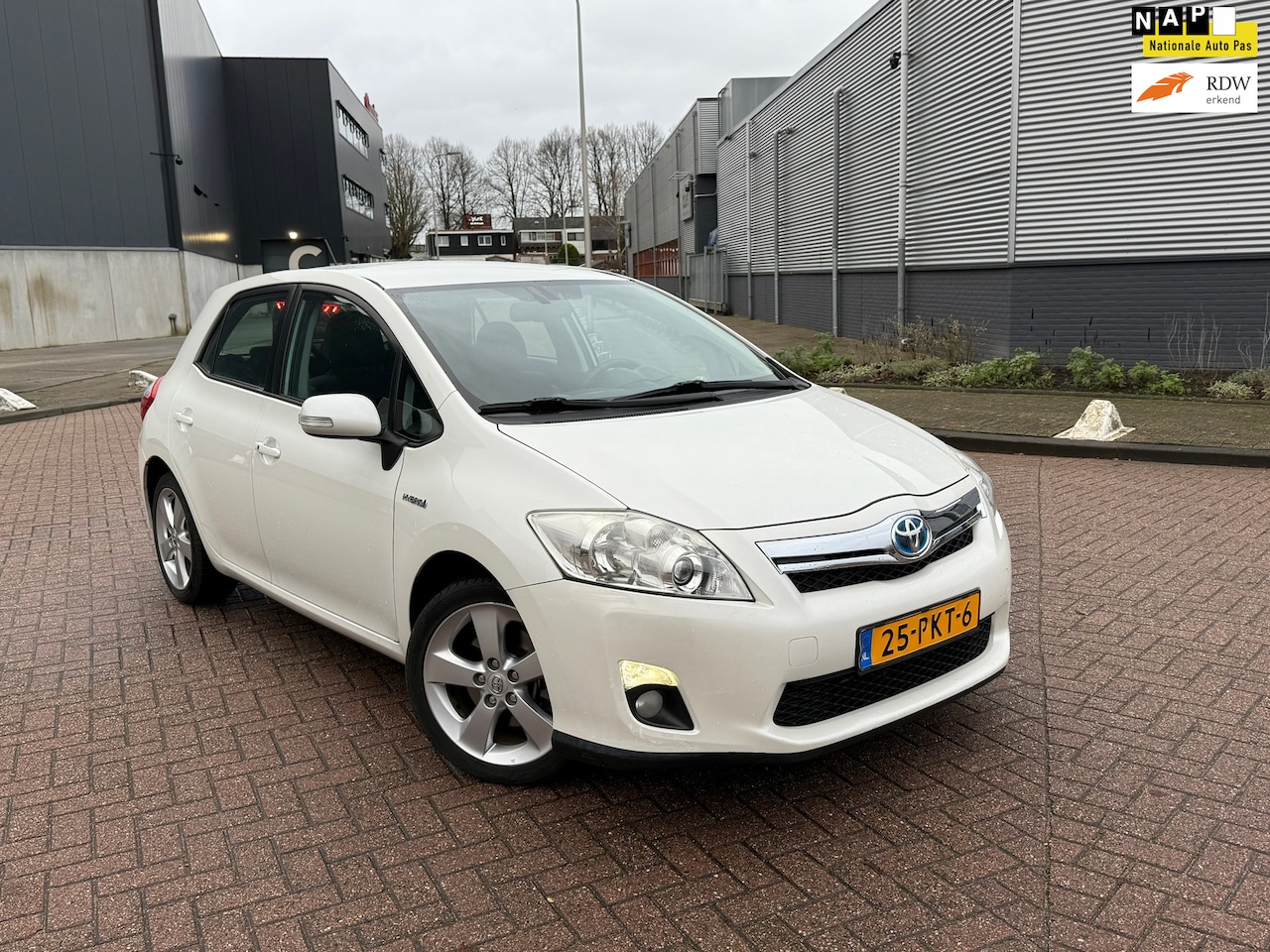 Toyota Auris - 1.8 Full Hybrid Executive Volledig onderhouden 1e eigenaar Camera - AutoWereld.nl