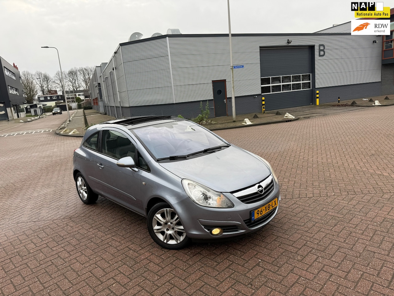 Opel Corsa - 1.4-16V Cosmo AUTOMAAT Panorama AIRCO - AutoWereld.nl