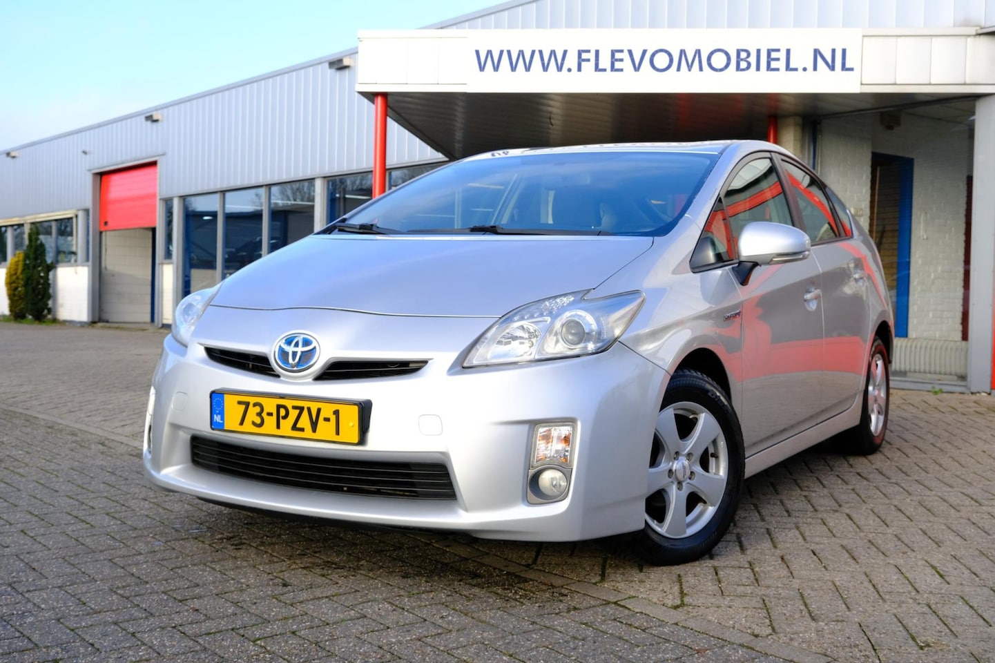 Toyota Prius - 1.8 Hybrid Aut. Dynamic Clima|LMV|Trekhaak|Head-up Display - AutoWereld.nl