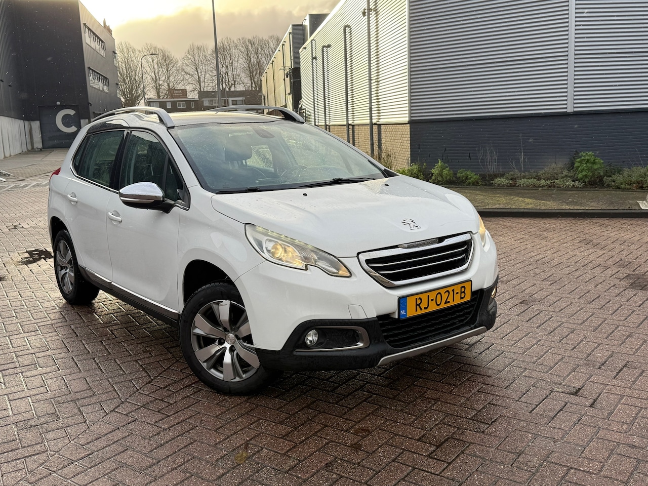 Peugeot 2008 - 1.2 VTi Allure LEER CLIMA NAVI GLAS DAK - AutoWereld.nl