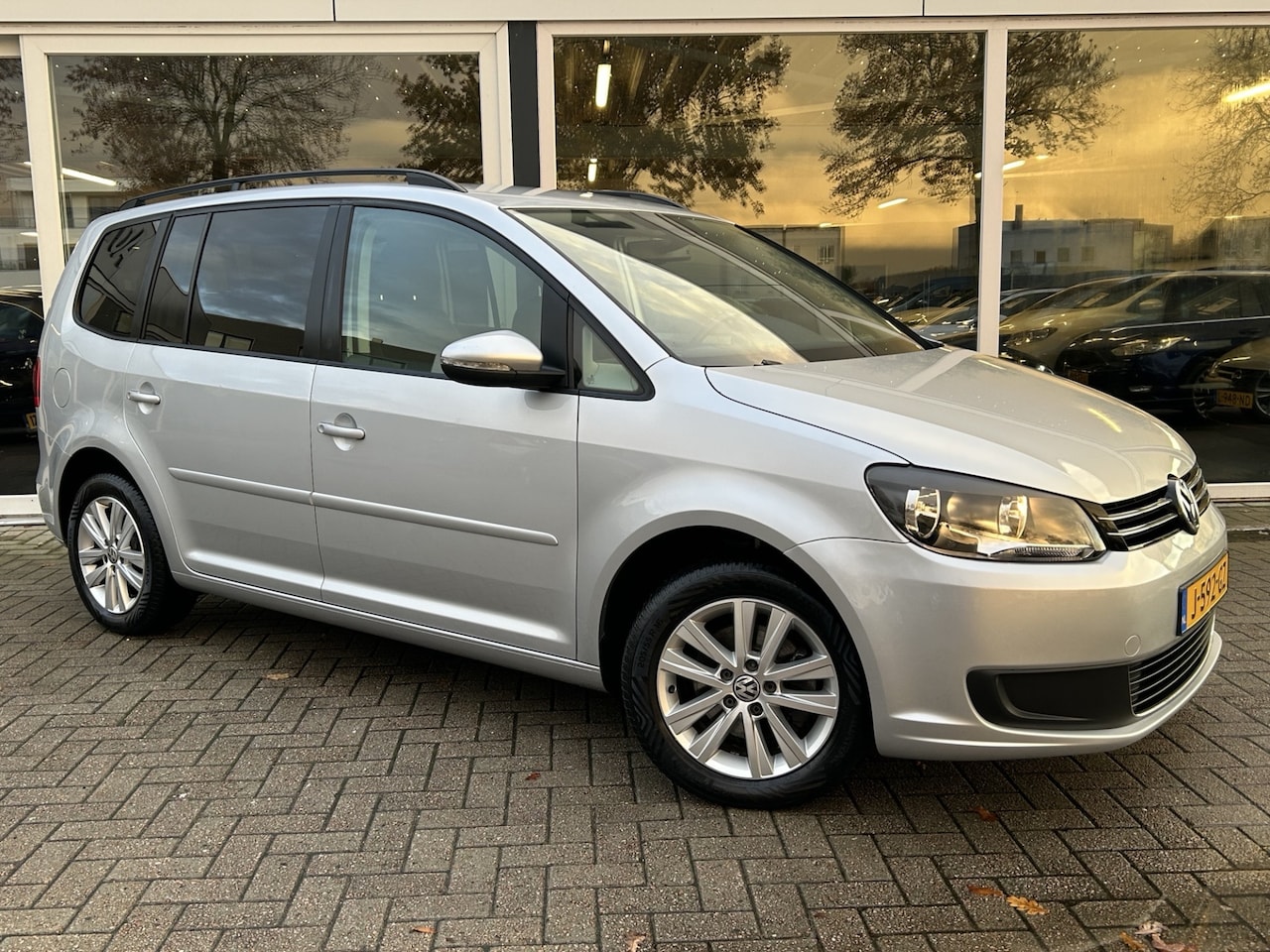 Volkswagen Touran - 1.4 TSI Comfortline 7p. 50% deal 5.475,- ACTIE 7 Pers. / Cruise / Clima / Airco - AutoWereld.nl