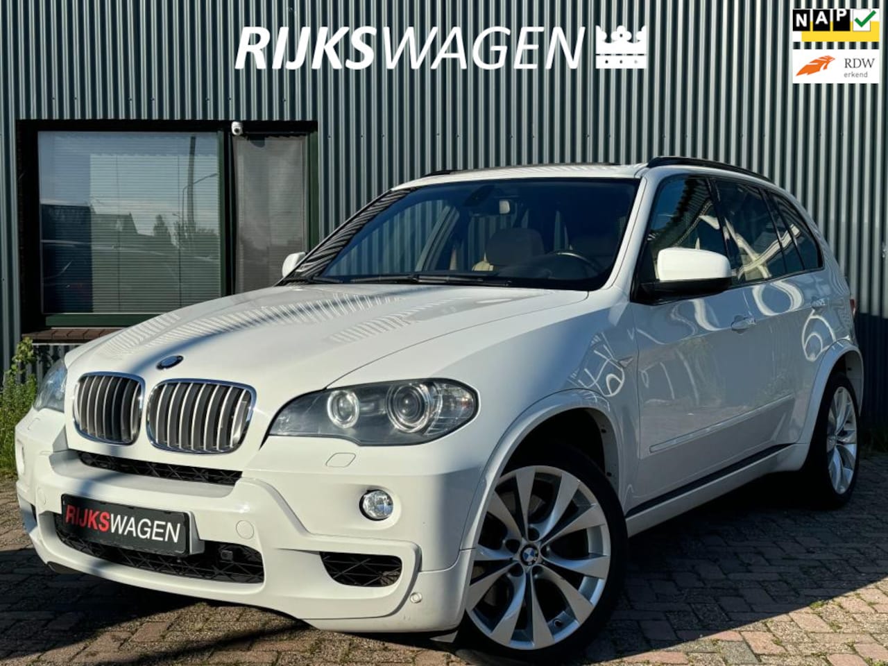 BMW X5 - XDrive 4,8i M-pakket/Pano/Youngtimer - AutoWereld.nl