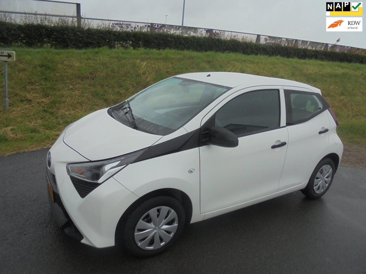 Toyota Aygo - Toyota ayco 1.0 benzine 5 deurs airco 43.000km - AutoWereld.nl