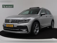 Volkswagen Tiguan - 1.5 TSI ACT Highline Business R Automaat (VIRTUAL, PANORAMADAK, NAVIGATIE, CAMERA, PDC, NL