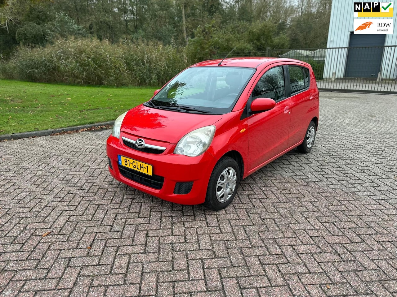 Daihatsu Cuore - 1.0 Premium/APK TOT 17-10-2025 - AutoWereld.nl