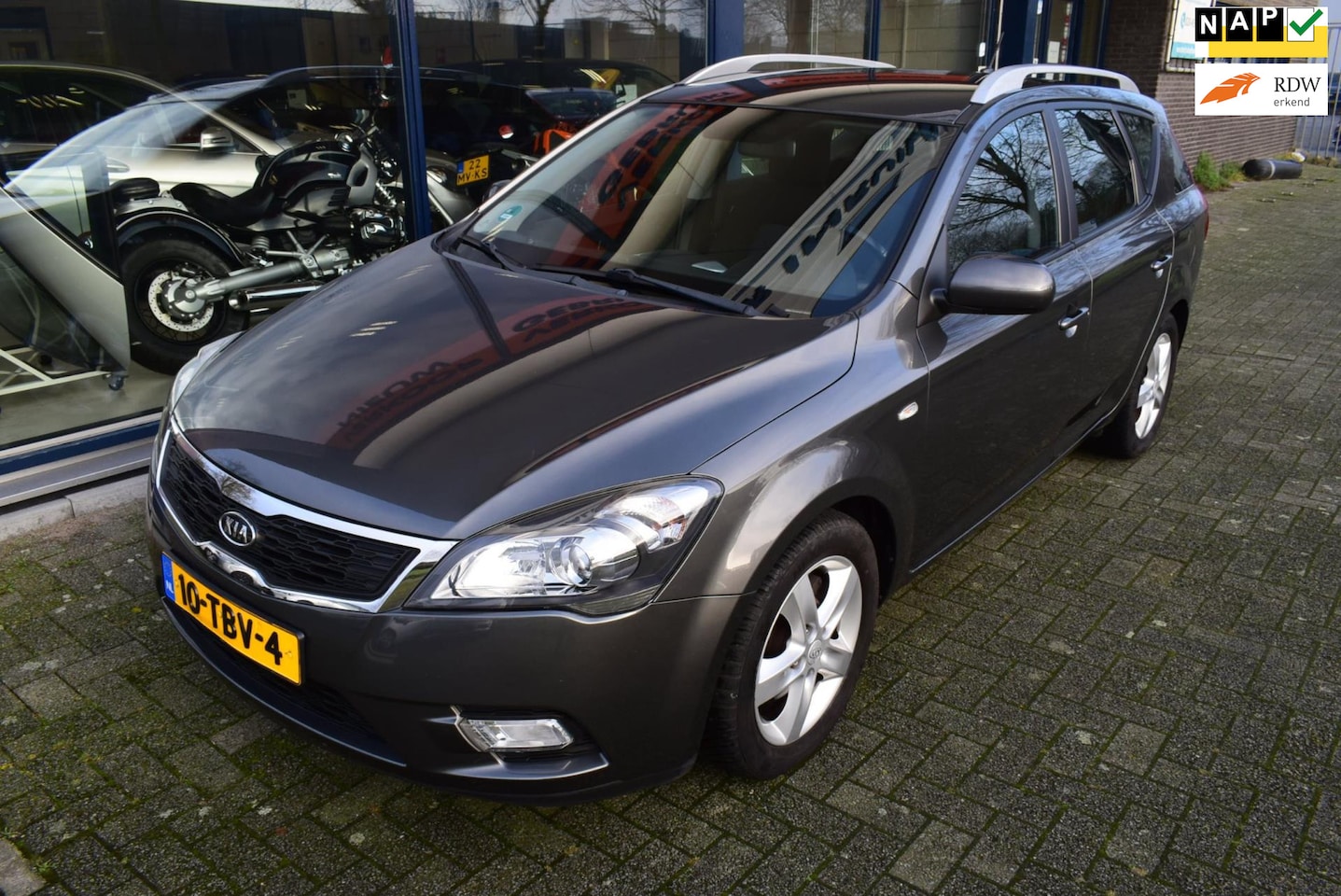 Kia Cee'd Sporty Wagon - 1.4 CVVT Navigator Plus Pack 1.4 CVVT Navigator Plus Pack - AutoWereld.nl