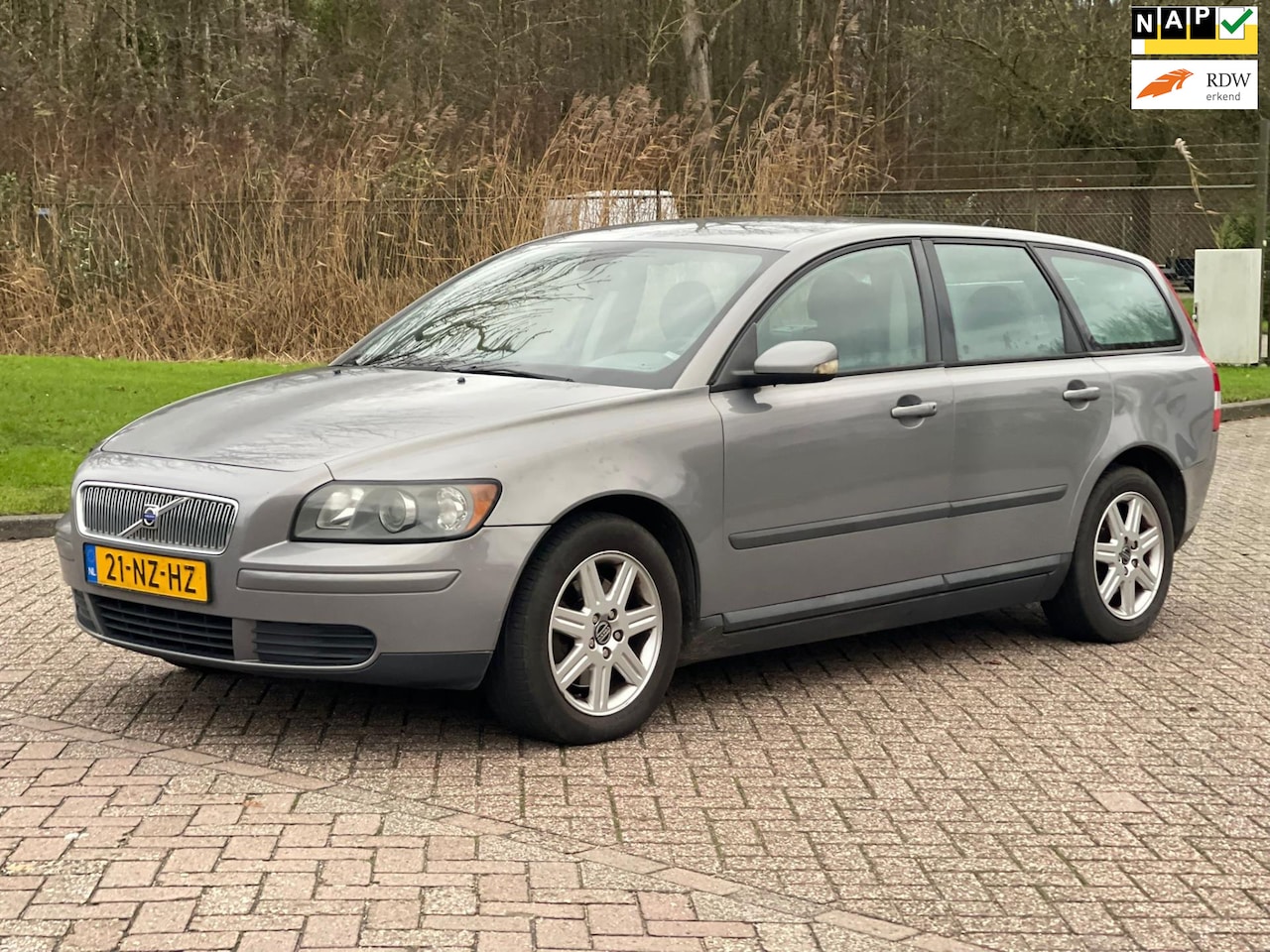 Volvo V50 - 2.4/APK TOT 06-12-2025 - AutoWereld.nl