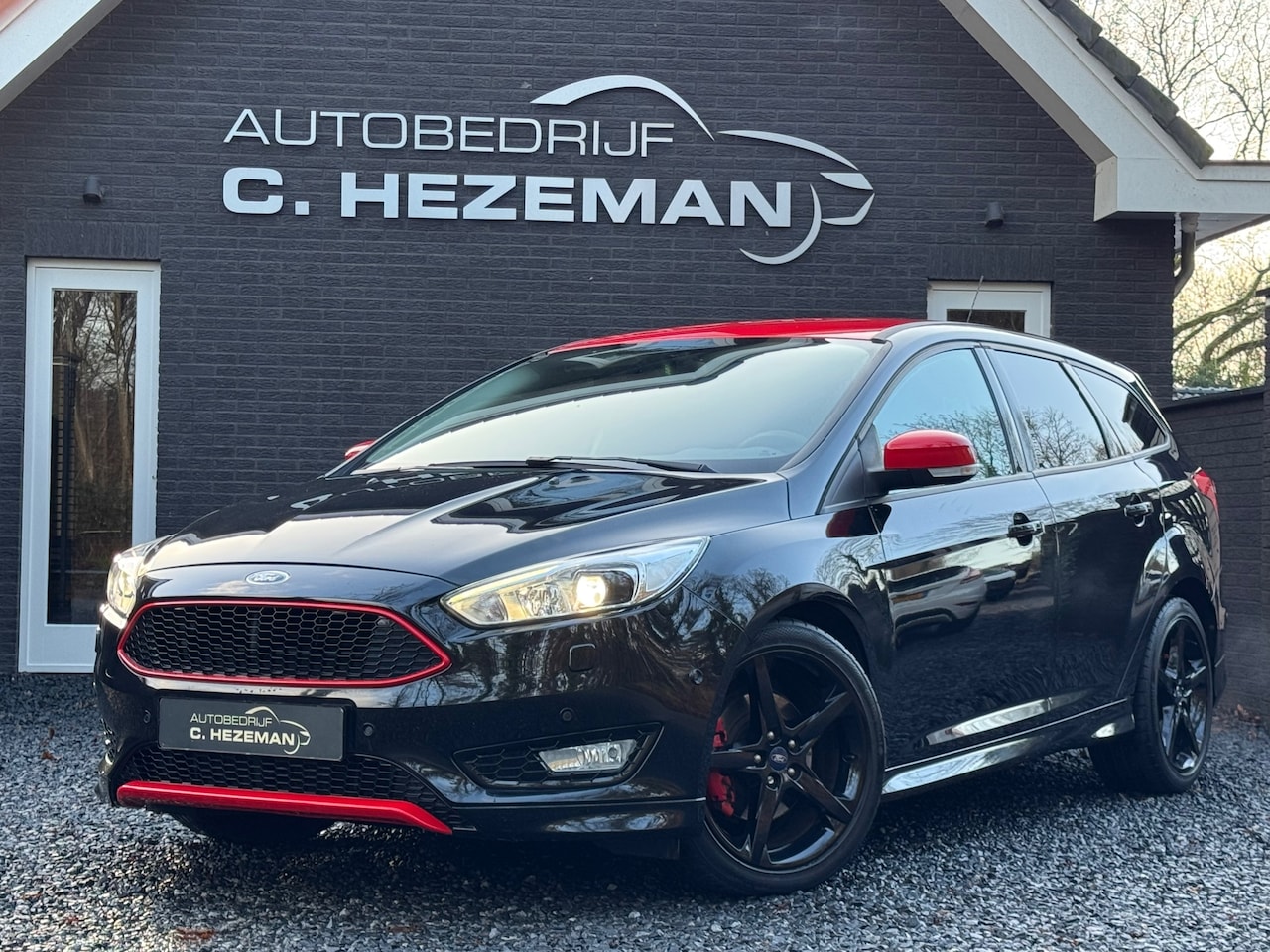 Ford Focus Wagon - 1.5 ST Line 1e eigenaar DealerOH Navigatie Cruise Climate Control - AutoWereld.nl