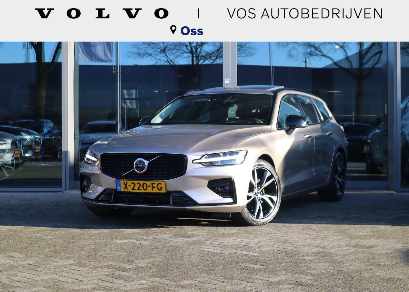 Volvo V60 - 2.0 B3 Ultimate Dark | Schuif-/ kanteldak| 360* Camera| Keyless Entry| All- Season banden| - AutoWereld.nl