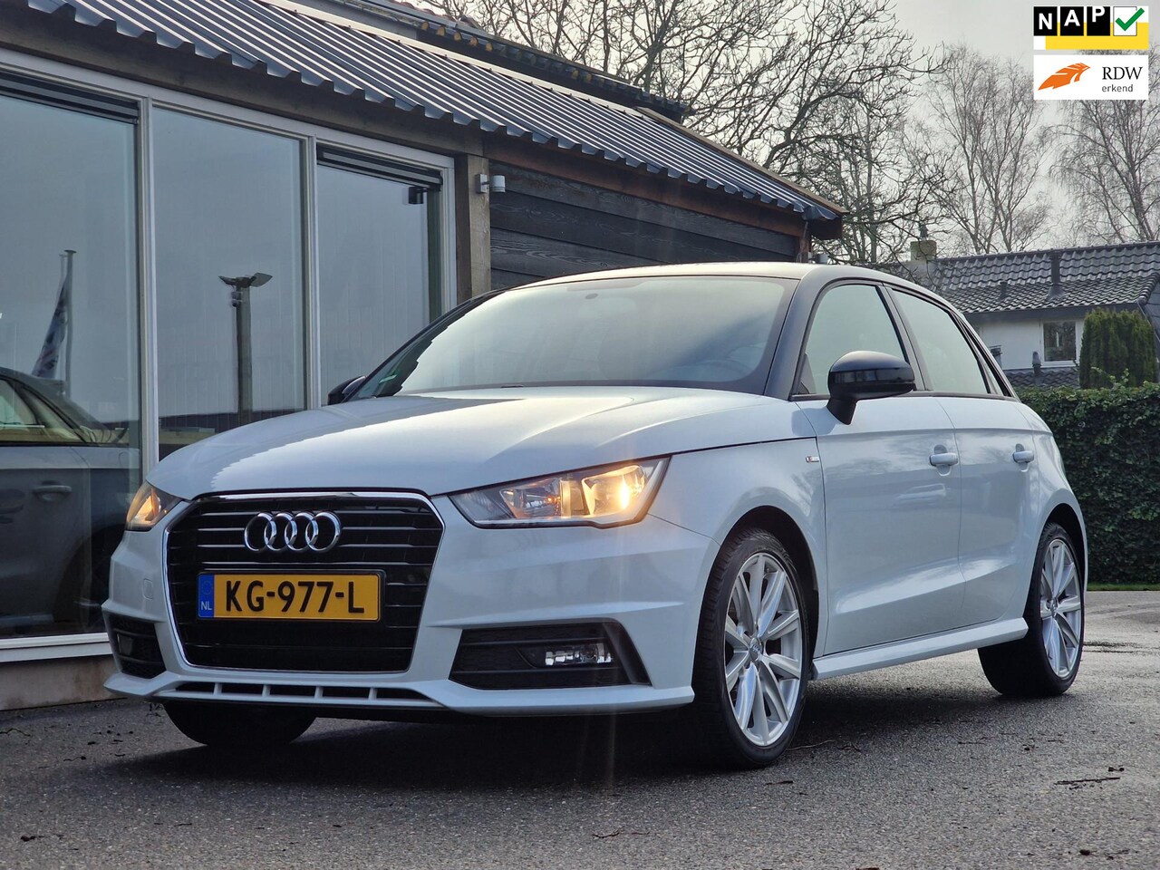 Audi A1 Sportback - 1.0 TFSI Adrenalin Sline panozwart lak dak 5 deurs - AutoWereld.nl