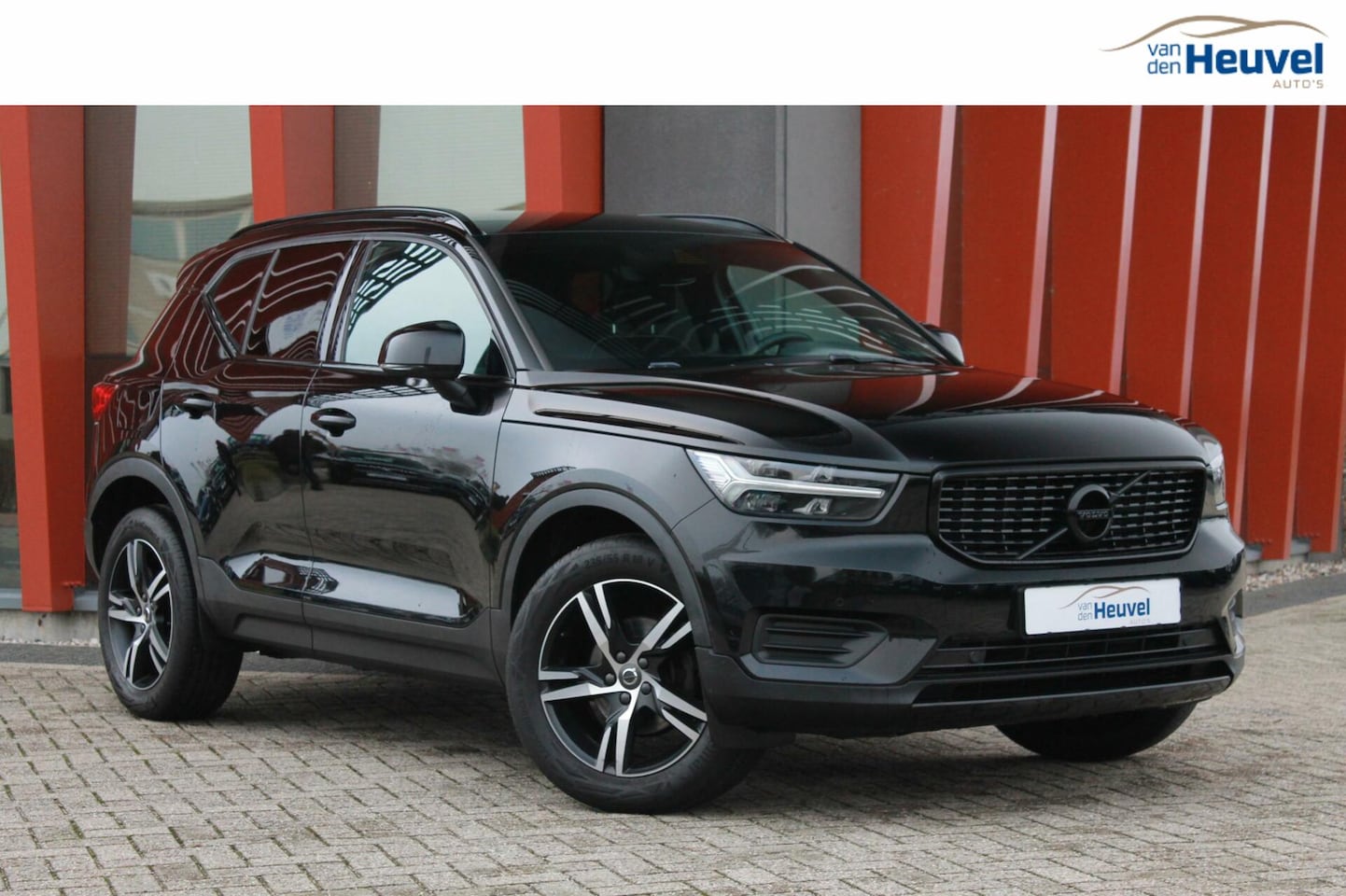 Volvo XC40 - T3 R-Design | Parkeercamera | Stoelverwarming | Glossy Black | Keyless - AutoWereld.nl