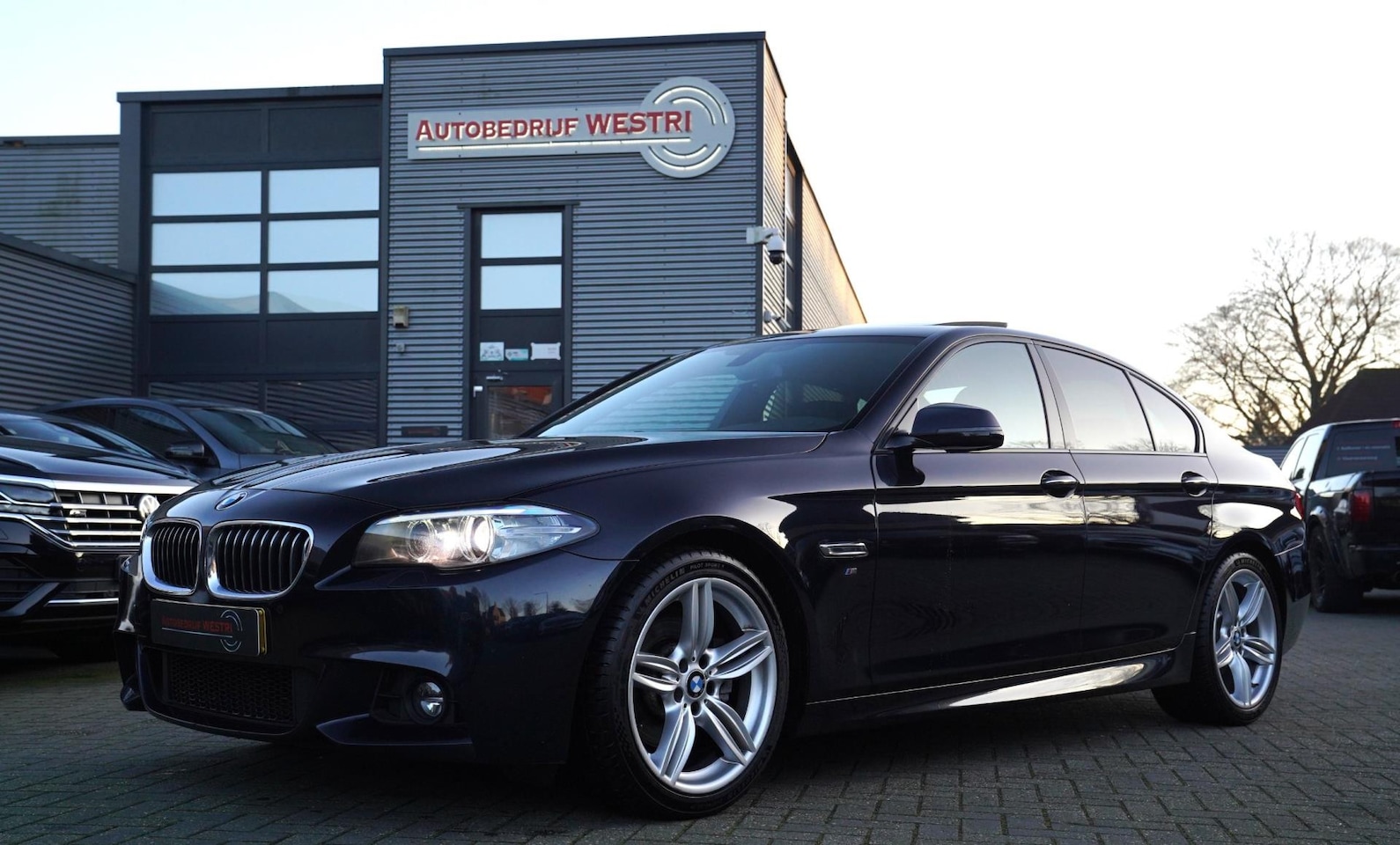 BMW 5-serie - 520i M Sport Edition High Executive Schuif/kanteldak | Facelift | Digitale cockpit | M-pak - AutoWereld.nl