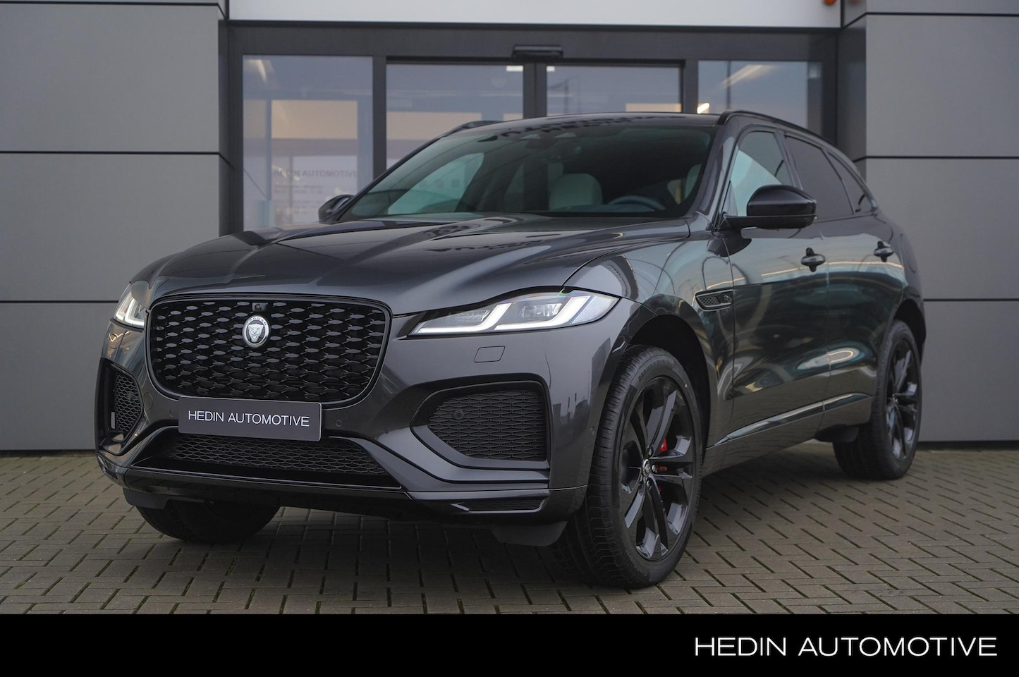 Jaguar F-Pace - 2.0 P400e PHEV R-Dynamic HSE 90th Ann. Edition > Head-Up Display > 21 inch Gloss Black - AutoWereld.nl