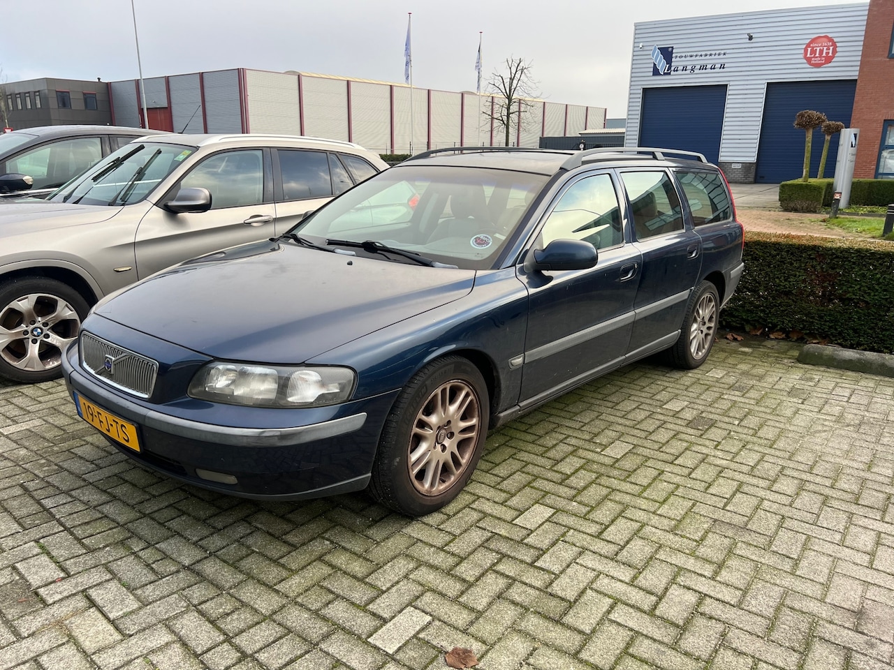 Volvo V70 - 2.4 T 200 Aut/Leder/Lmv/Apk/Trekh - AutoWereld.nl