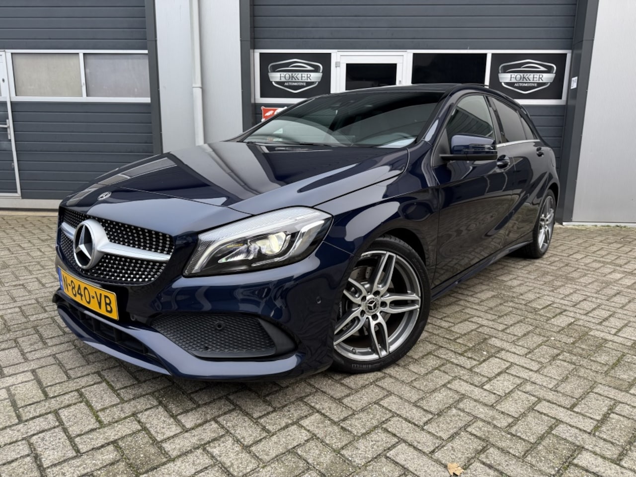 Mercedes-Benz A-klasse - 220 4MATIC AMG Dealer OH Pano Leer Led Camera stoelverwarming - AutoWereld.nl