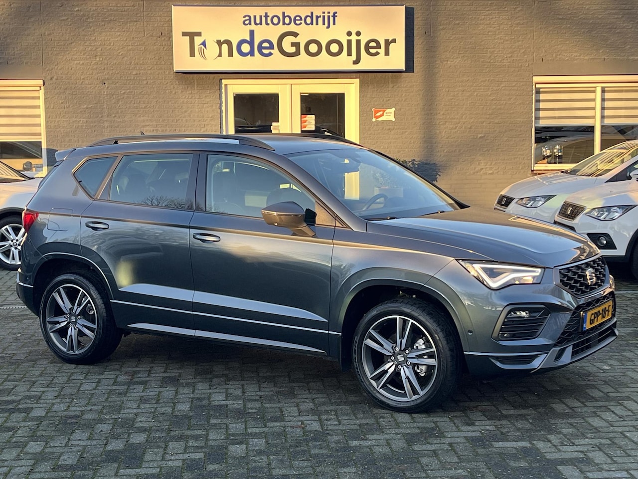 Seat Ateca - 1.5 TSI FR Business Intense | NAV. | EL. TREKHAAK | STANDKACHEL | CAMERA | - AutoWereld.nl