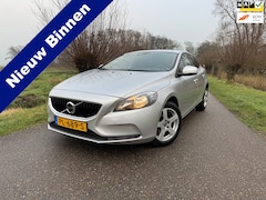 Volvo V40 - 2.0 D2 Inscription / Automaat / Navigatie / Perfect Onderhouden / Extra set Winter // Stoe