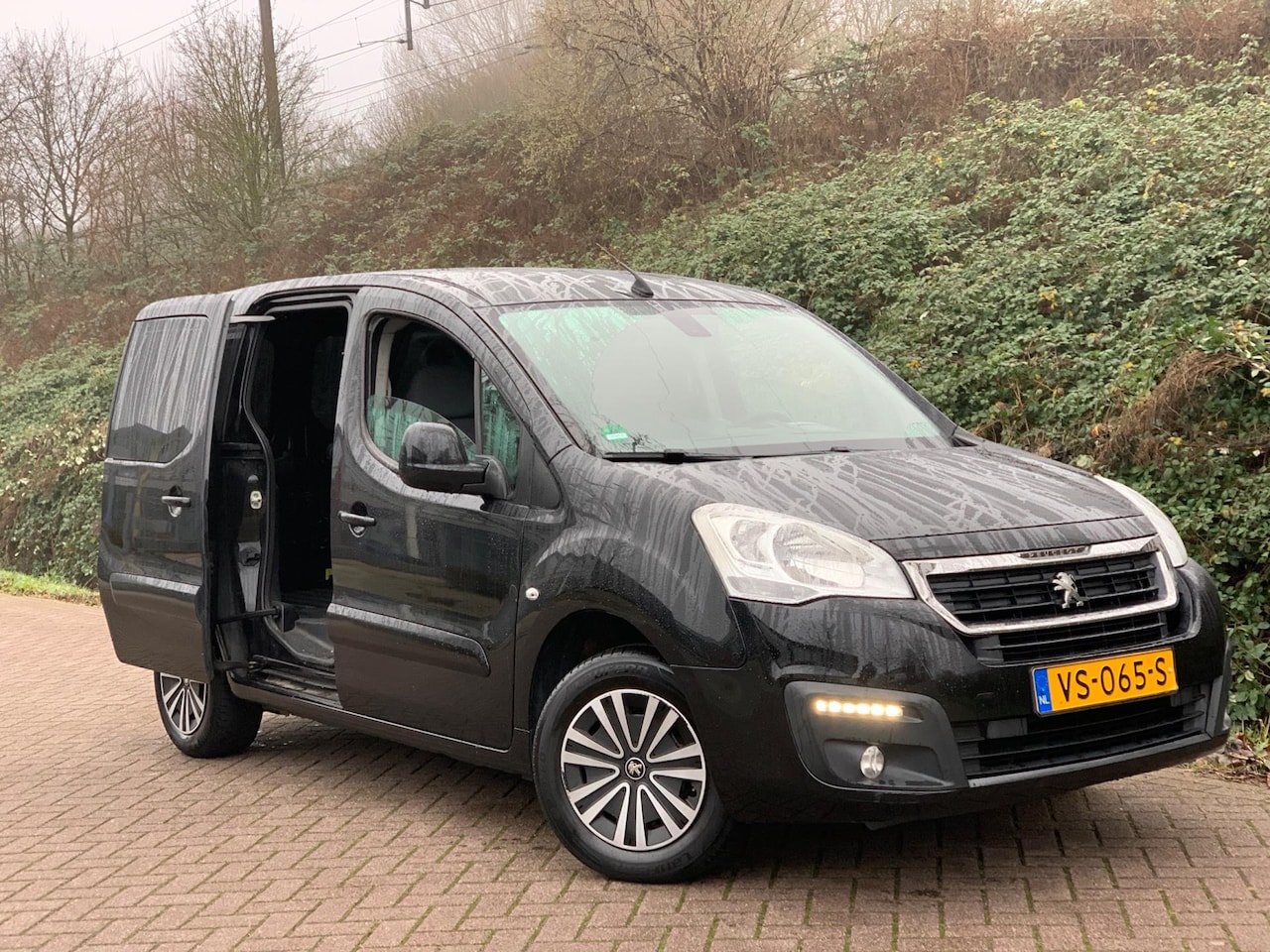 Peugeot Partner - 120 1.6 BlueHDi 100 L1 Première S&S EURO6 2016 AIRCO NAVI - AutoWereld.nl