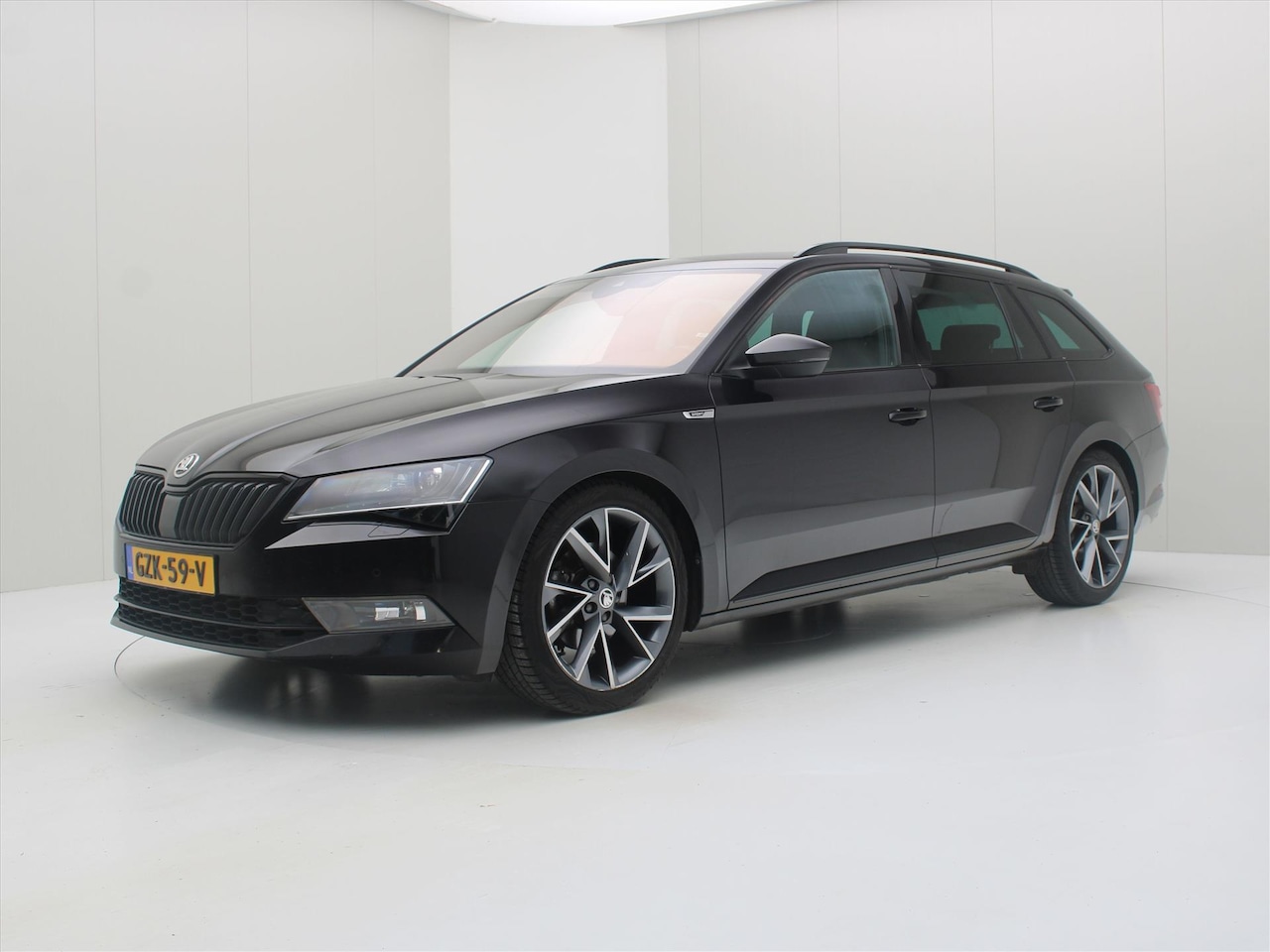 Skoda Superb Combi - 1.5 TSI ACT 150pk DSG7 Sportline [ TREKHAAK+CAMERA+19''+ACC+LED+STOELVERWARMING+PDC ] - AutoWereld.nl