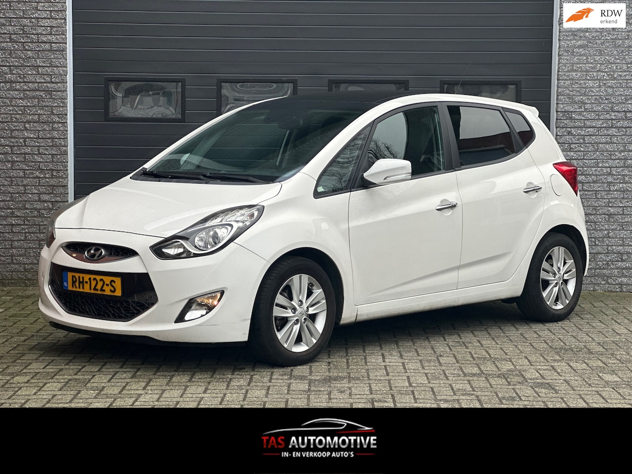 Hyundai ix20 - 1.6i i-Catcher AUTOMAAT / LEER / PANO / NW APK! - AutoWereld.nl