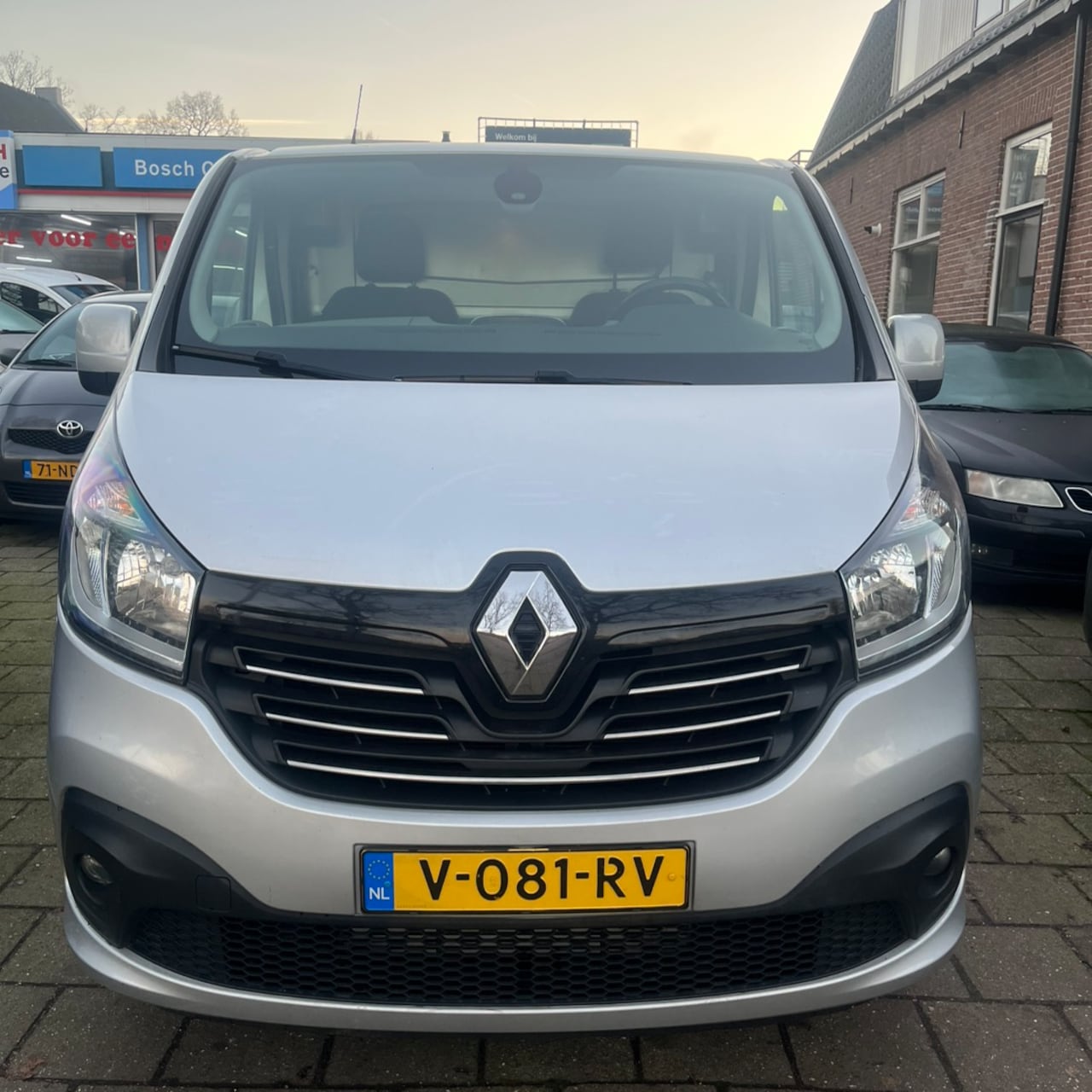 Renault Trafic - 1.6 dCi T29 L2H1 Comfort Energy 107KW sterke bus incl. L. en R. zijshuifdeur en trekhaak E - AutoWereld.nl