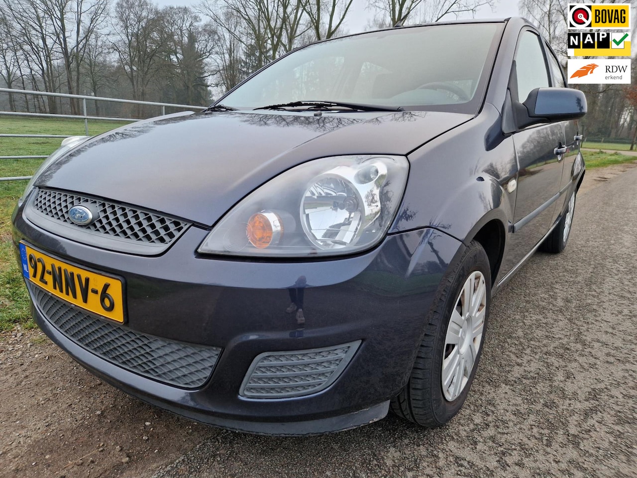 Ford Fiesta - 1.4-16V Ambiente dealer onderhouden met airco - AutoWereld.nl